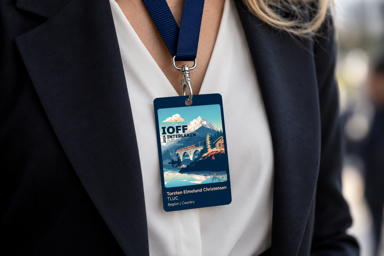 Teilnehmer-Badge mit Key Visual IOFF 2024 Interlaken